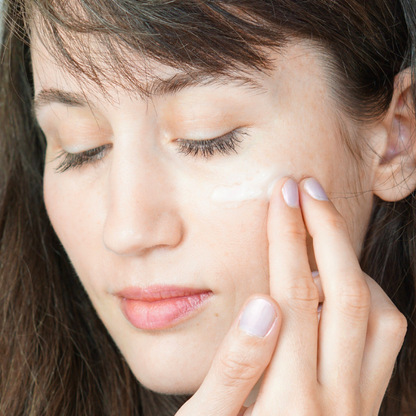 Hyperpigmentation serum to improve uneven skin tone and visible discoloration